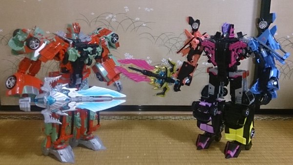Unite Warriors UW EX Megatronia   In Hand Images With Comparison To Combiner Wars Victorion  (1 of 12)